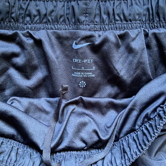 FINAL PRICE! Nike 🔥 Tempo Shorts, Nike DriFit Sport Bra  FREE Nike socks Bundle - Picture 2 of 6